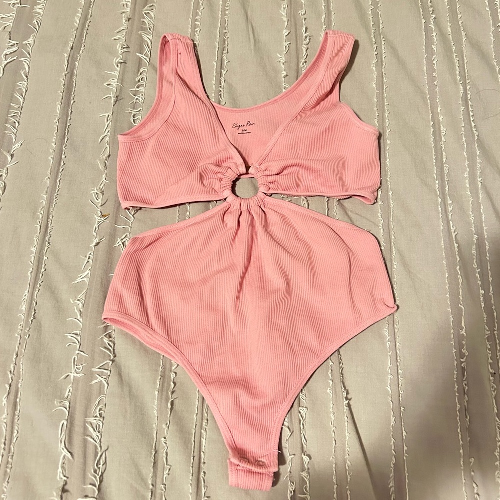 ADORABLE BABY PINK BODYSUIT